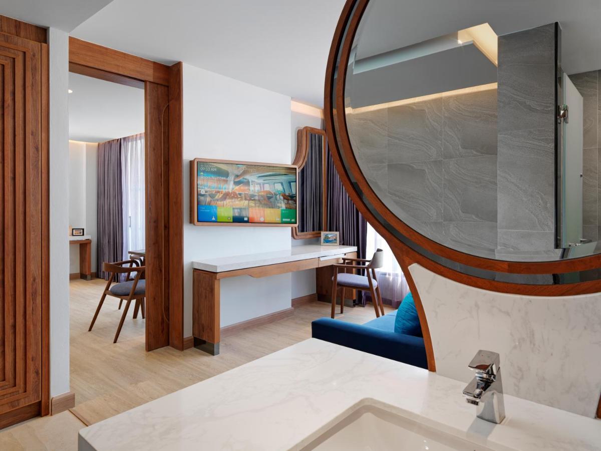 The Oceanic Sportel Phuket - Sha Extra Plus Exterior foto A bathroom at the hotel