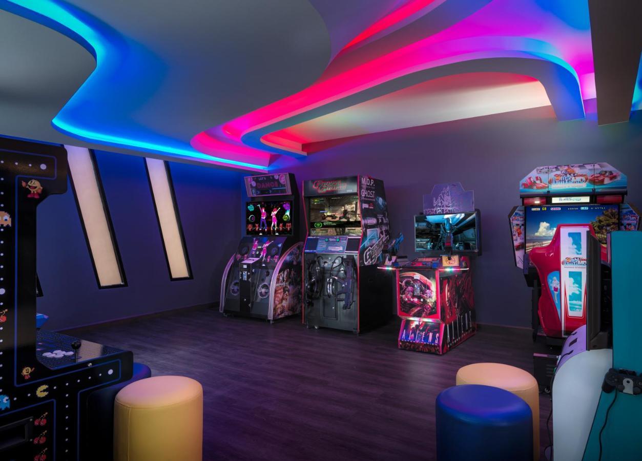 The Oceanic Sportel Phuket - Sha Extra Plus Exterior foto The arcade