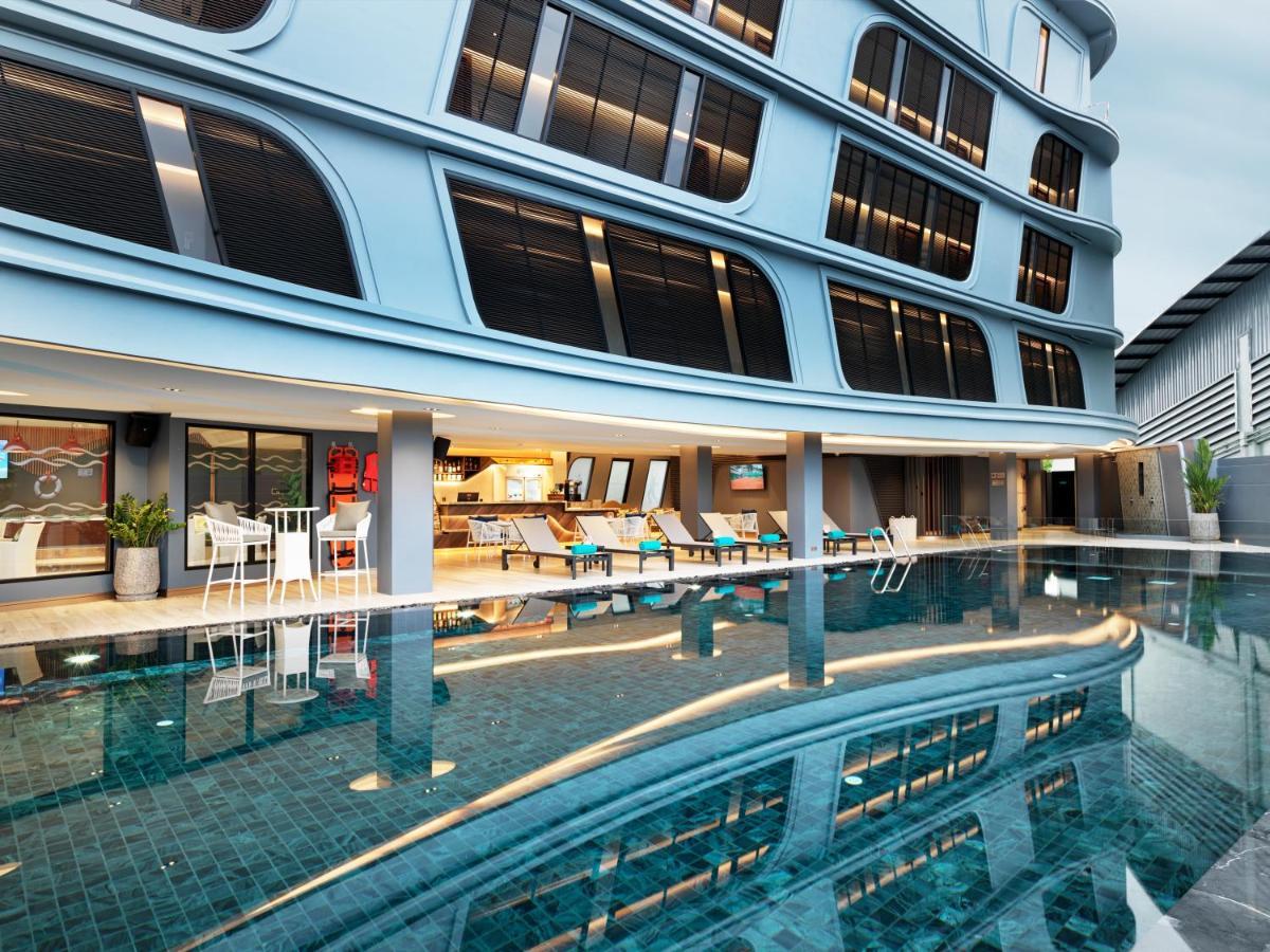 The Oceanic Sportel Phuket - Sha Extra Plus Exterior foto The pool at the hotel