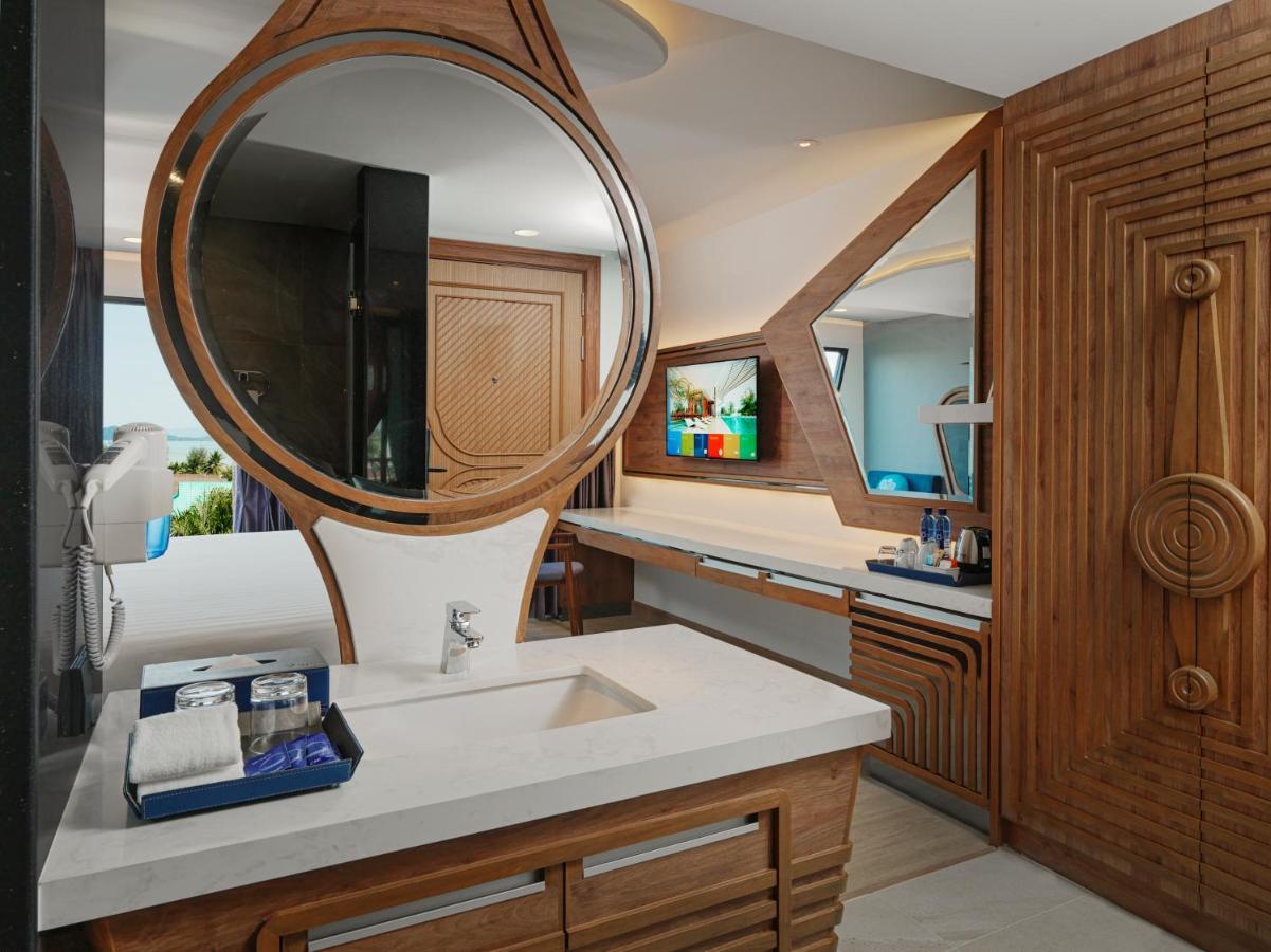 The Oceanic Sportel Phuket - Sha Extra Plus Exterior foto Bathroom