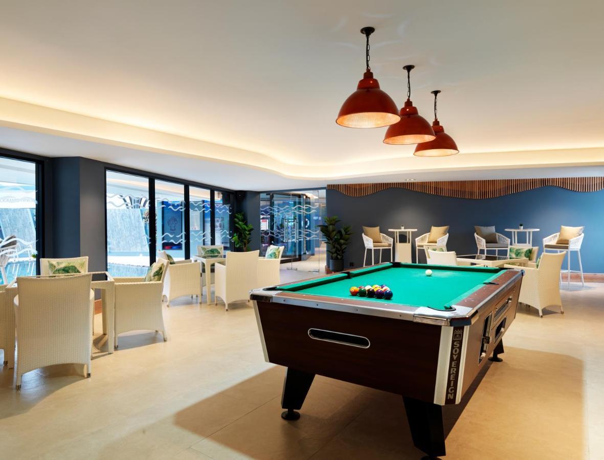 The Oceanic Sportel Phuket - Sha Extra Plus Exterior foto The pool table at the clubhouse