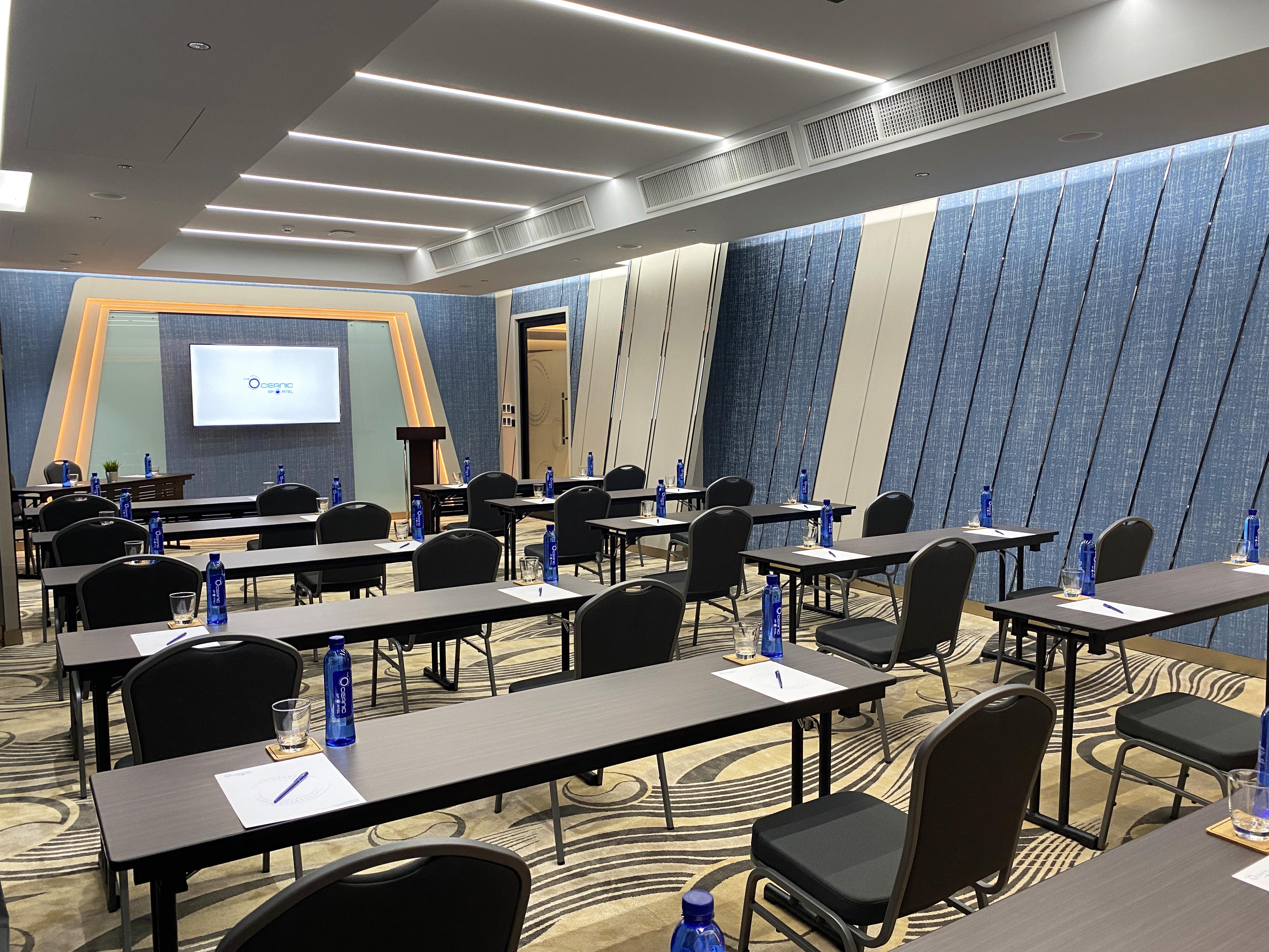 The Oceanic Sportel Phuket - Sha Extra Plus Exterior foto Meeting room at the hotel